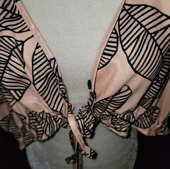 Tropical Black and Pink Tie Crop Top - Picture 2 of 4